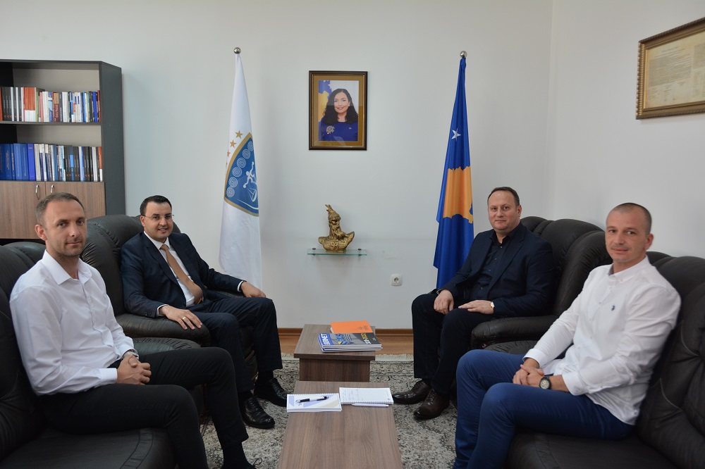 Kryesuesi Zogaj priti në takim Drejtorin e Byrosë Kosovare të Sigurimit, Sami Mazreku