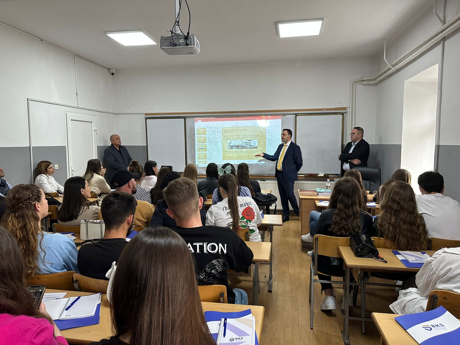 Drejtori BKS-së mbajti prezantimin para studenteve të Universitetit të Pejës